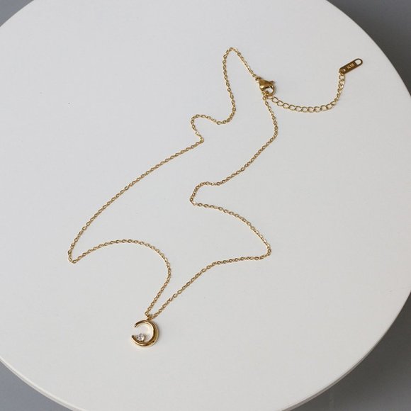 NEW 18K Gold Plated Diamond Crescent Moon Necklace - Picture 7 of 8